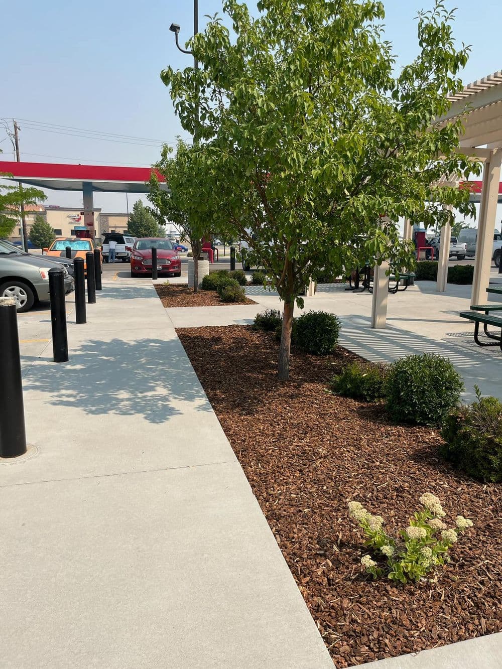 Gallery photos for Commercial Mulch Installation in Nampa: Image #2